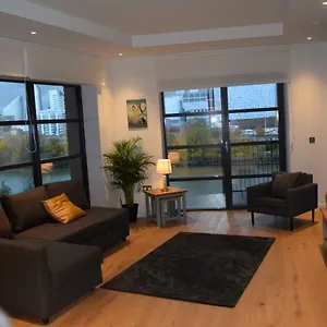 Apartment Island 3 Bedroom Luxury Apartments, Canary Wharf, London